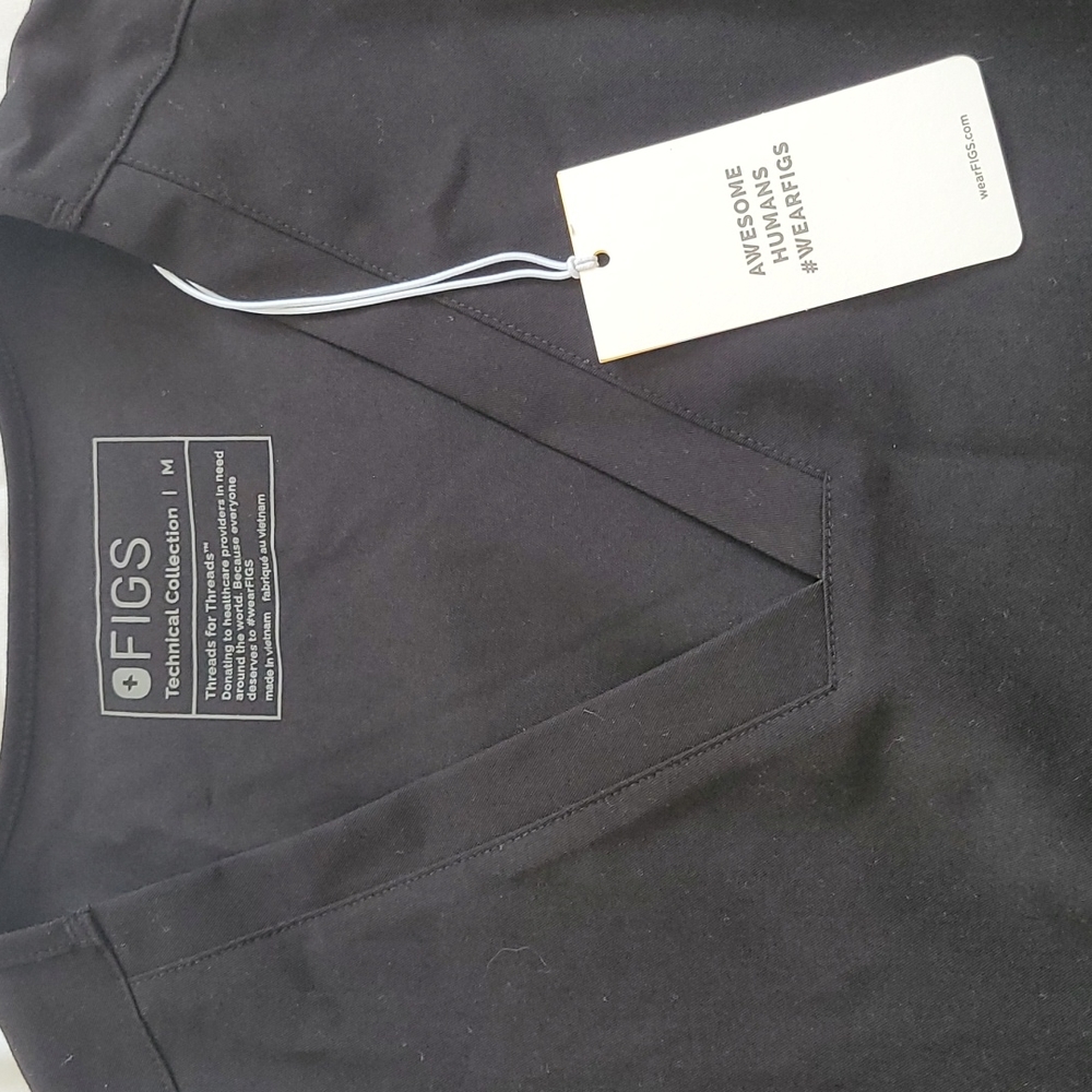 Figs Casma three pocket top